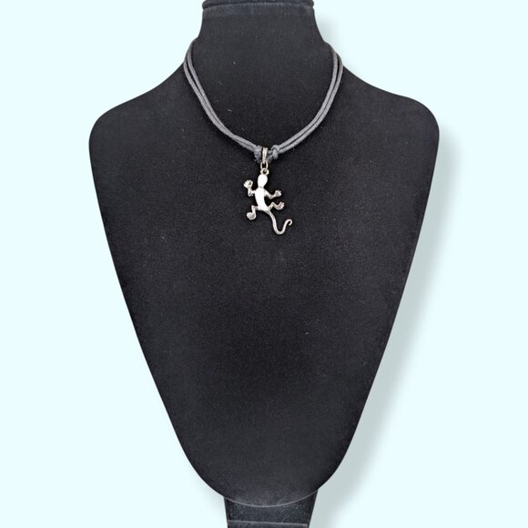 (2/$20) Casual Enamel Lizard Pendant Necklace - Picture 3 of 5